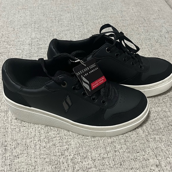 Skechers runner with slight wedge - Picture 5 of 7